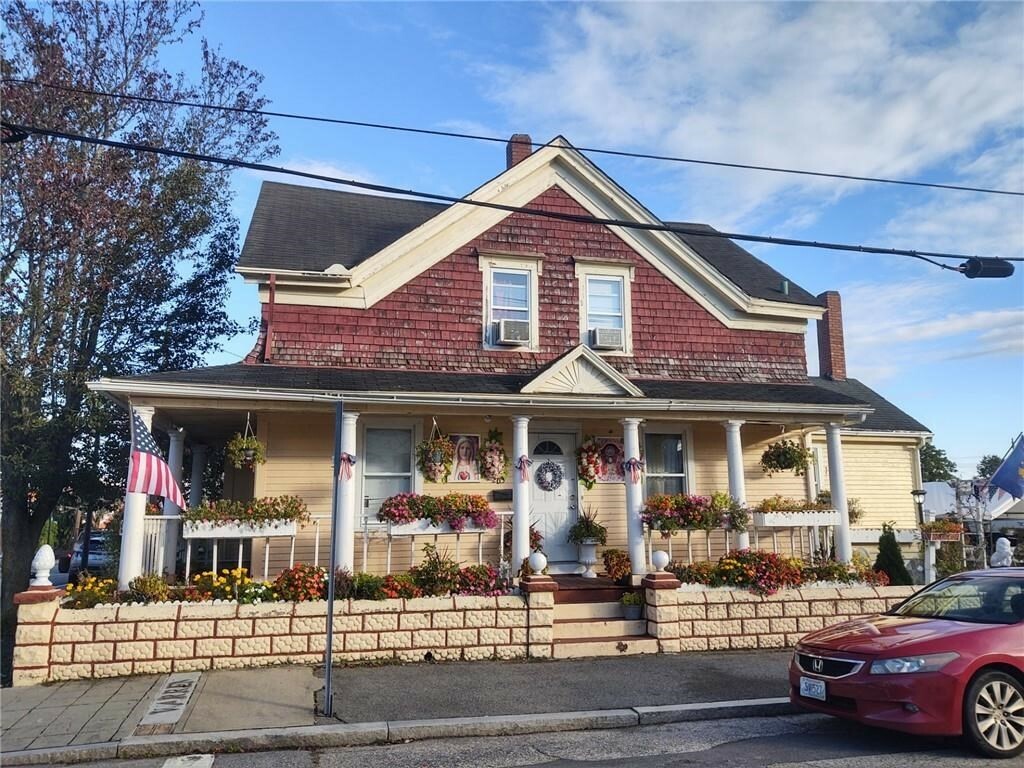 Property Photo: 263 Warren Ave RI 02914
