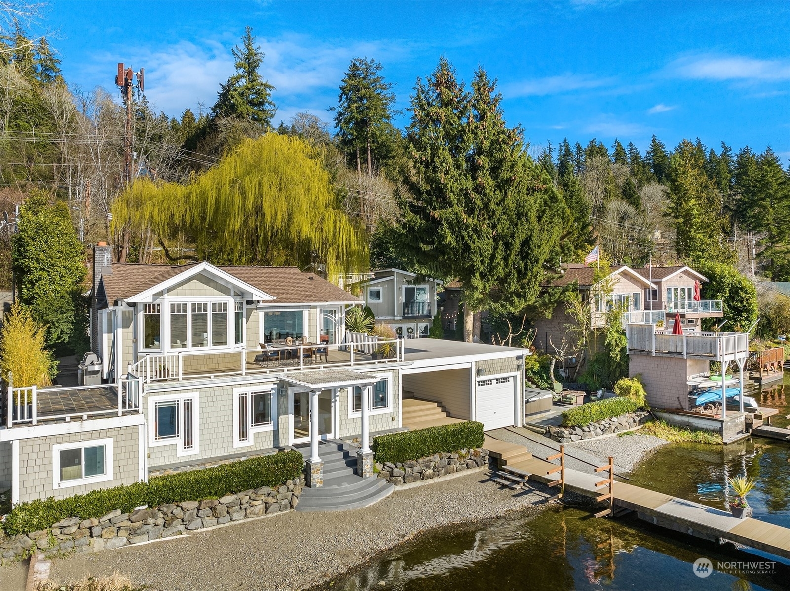 Property Photo:  1119 E Lake Sammamish Parkway NE  WA 98074 