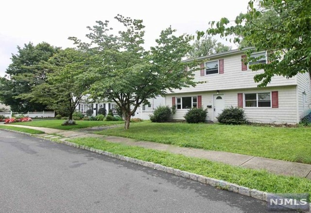 Property Photo:  12 Hitchcock Place  NJ 07042 
