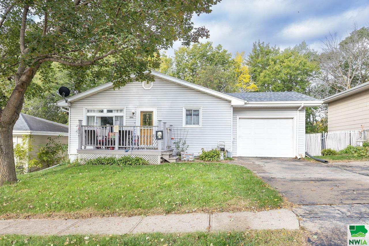 Property Photo:  3205 Sycamore Terr  IA 51104 