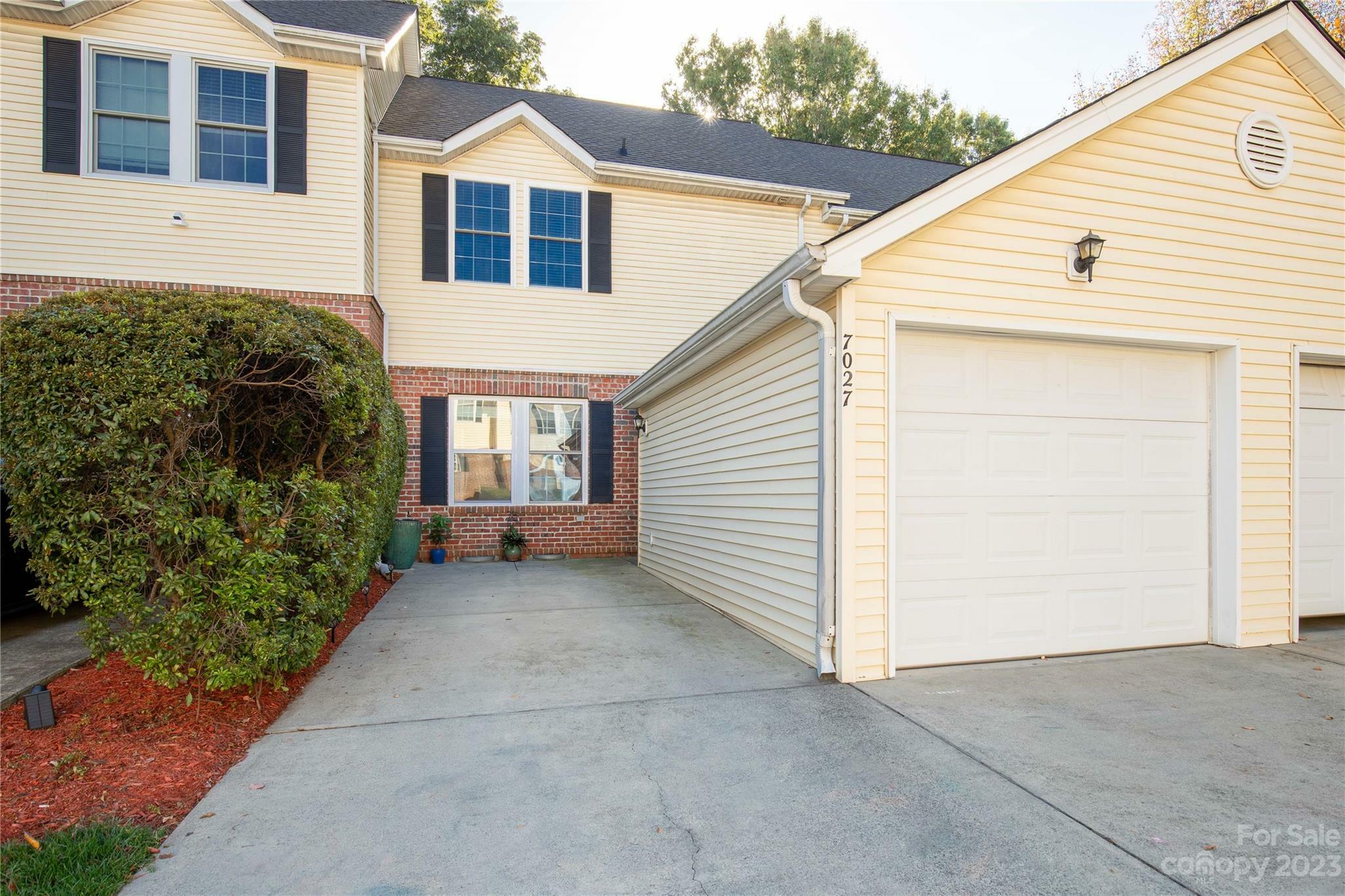 Property Photo:  7027 Walnut Ridge Court  NC 28217 