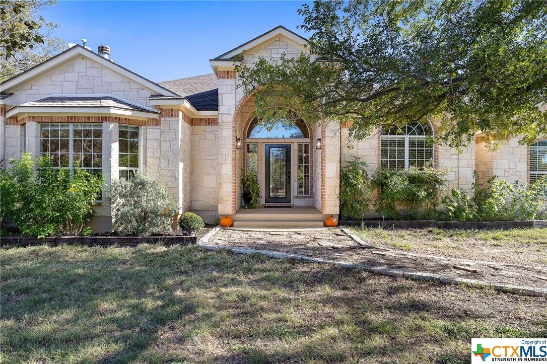 Property Photo:  151 Live Oak Trail  TX 78642 