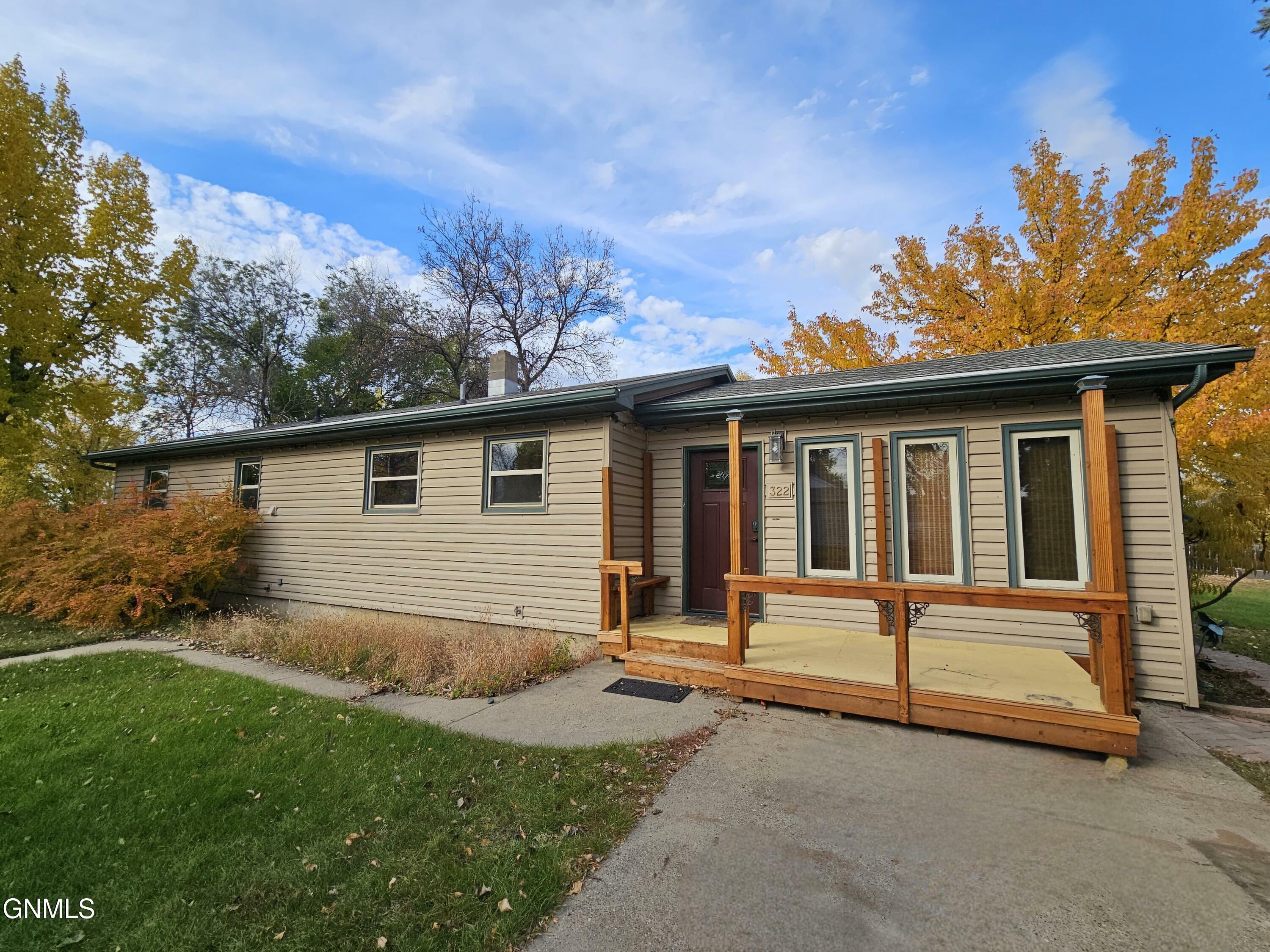 Property Photo:  322 5th Street NW  ND 58545 