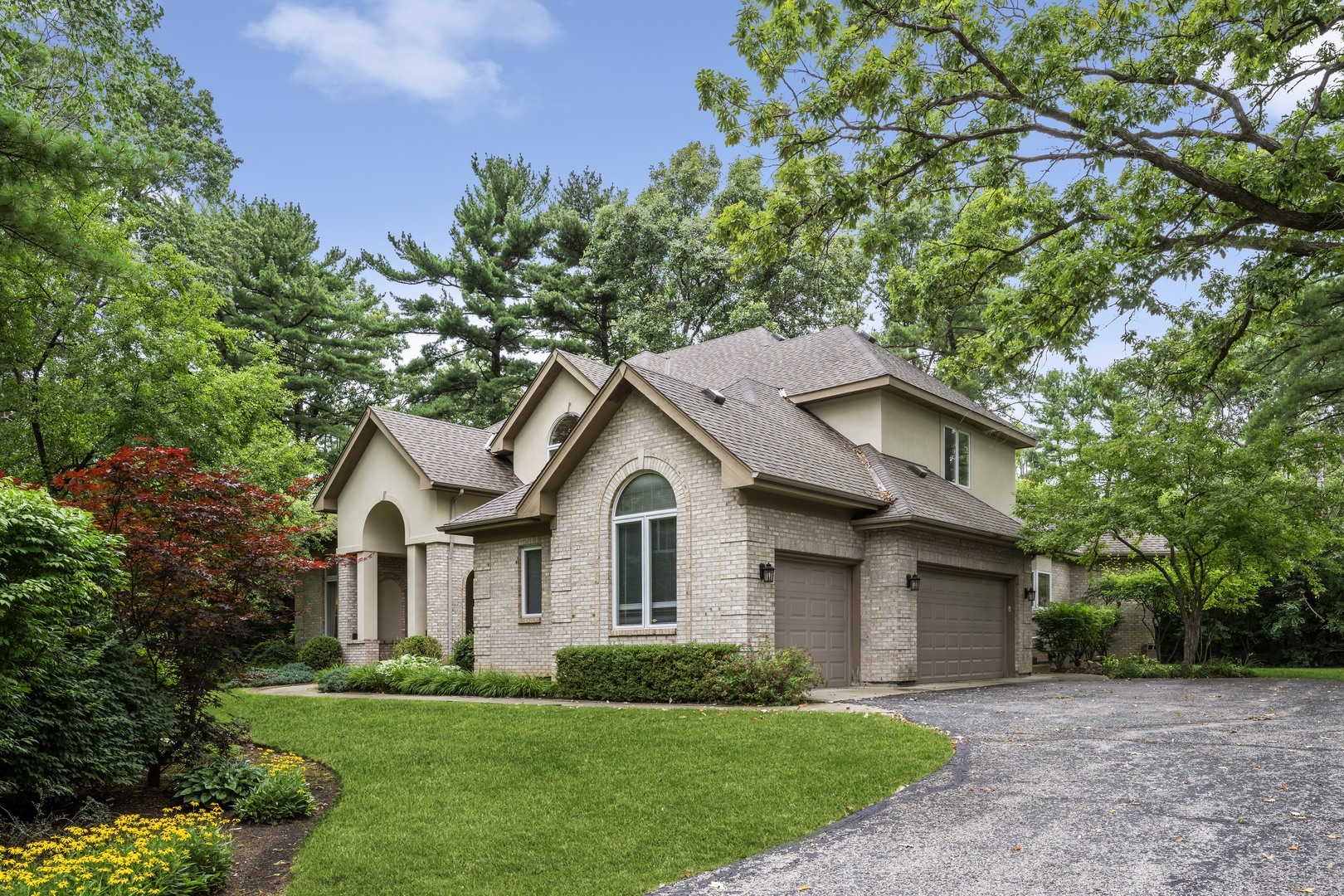 Property Photo: 310 Belle Foret Drive IL 60044