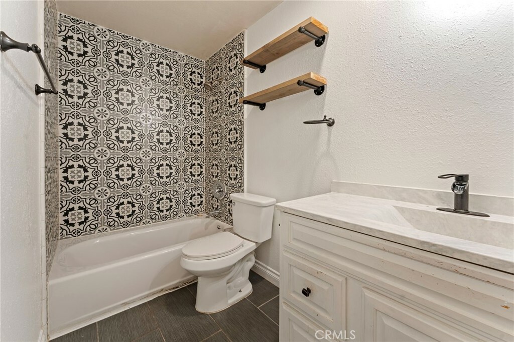 Property Photo:  1811 E Grand Avenue 175  CA 92027 