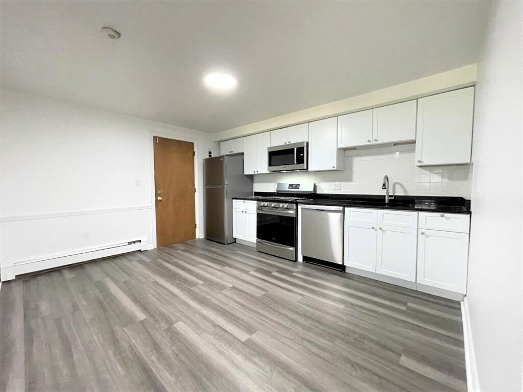 Property Photo: 4 Dodge Rd 1A-4 MA 01969