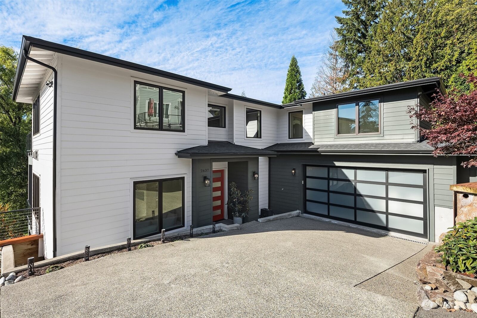 Property Photo: 2637 E Lake Sammamish Pkwy SE WA 98075