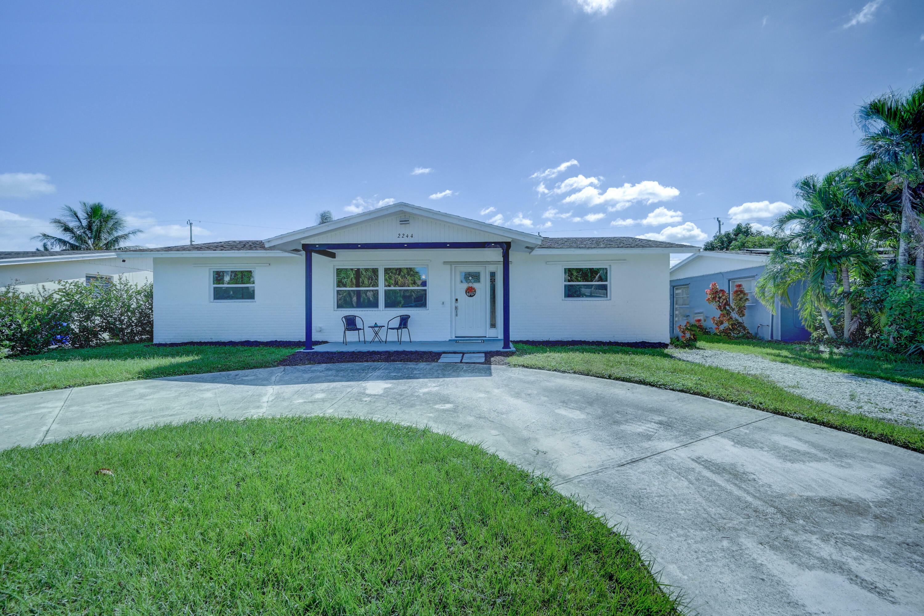 Property Photo:  2244 SE Washington Street  FL 34997 