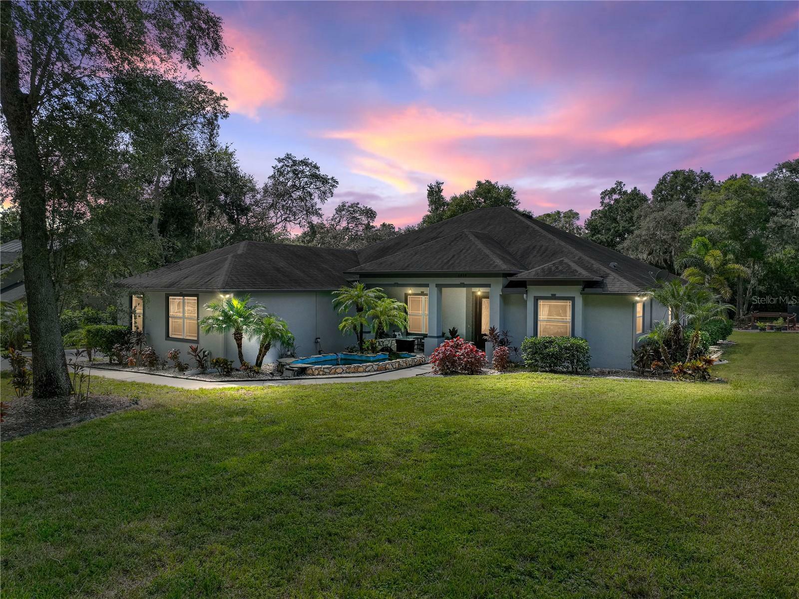 Property Photo:  6808 Misty Hollow Court  FL 33584 