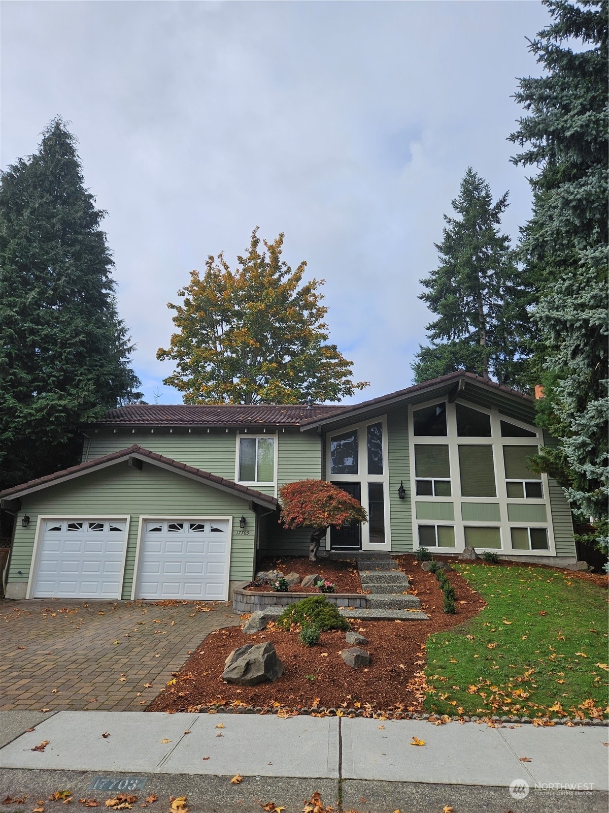 Property Photo: 17703 162 Avenue SE WA 98058
