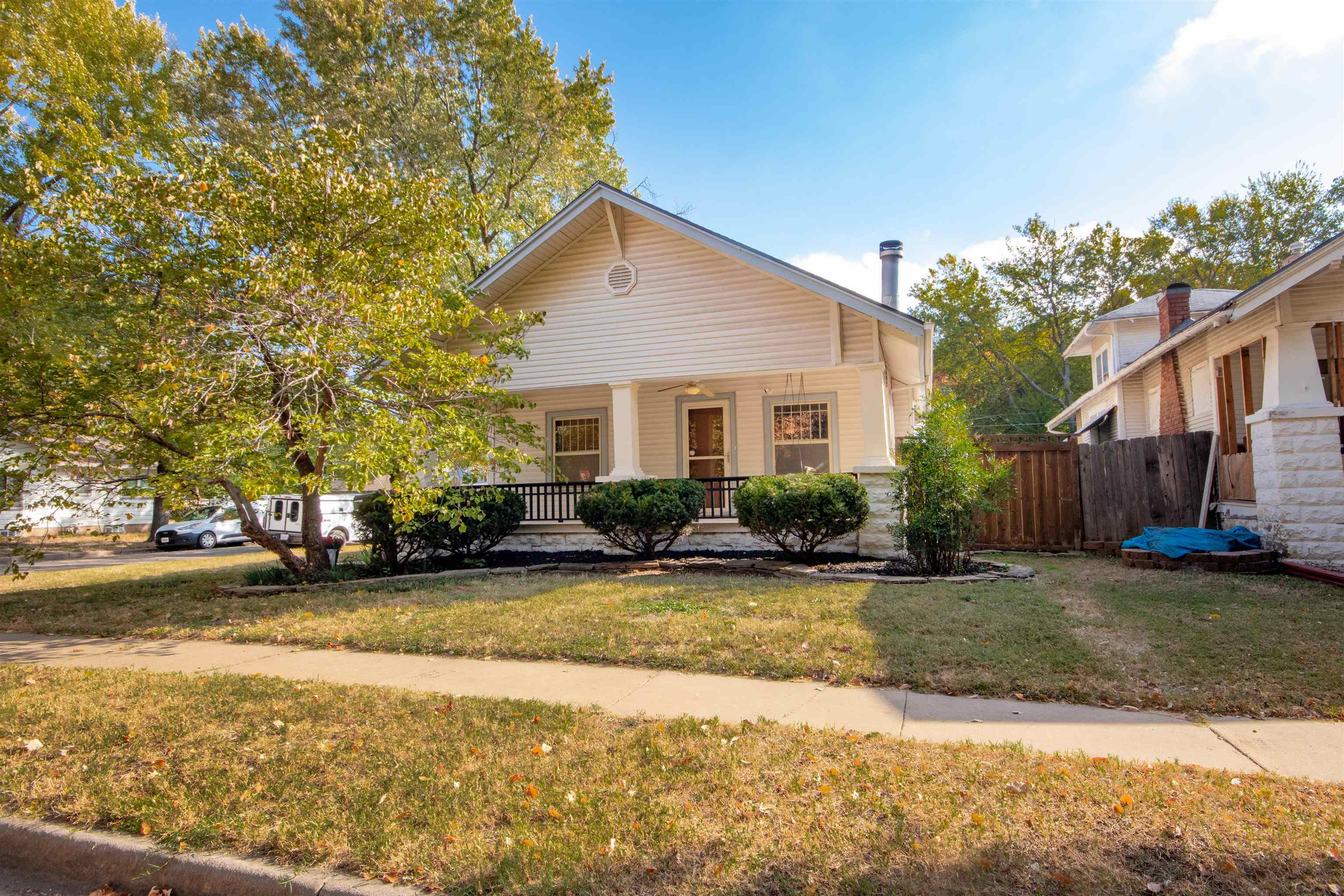 Property Photo:  402 S Estelle St  KS 67211 