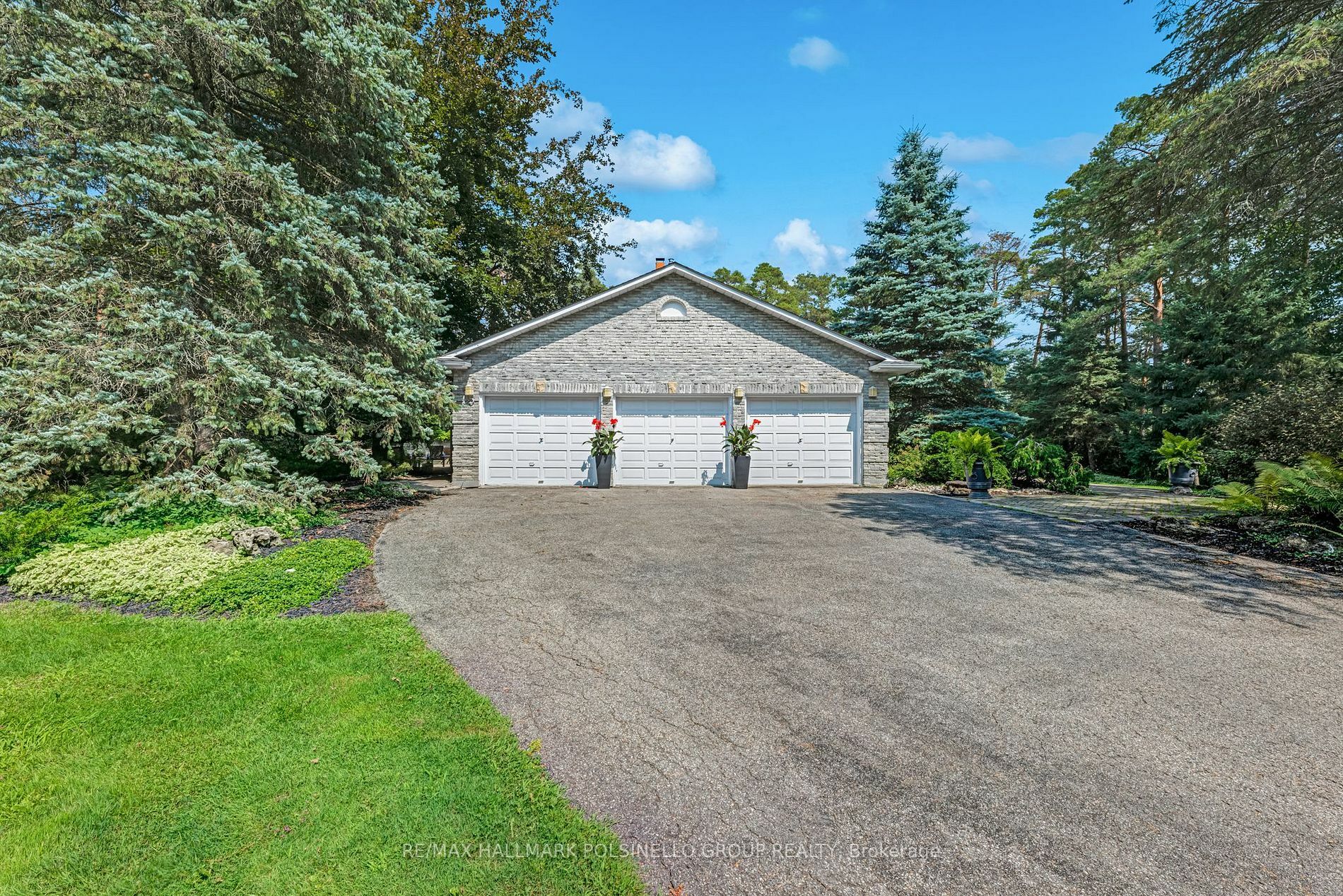 Property Photo: 25 Cynthia Cres ON L4E2P8