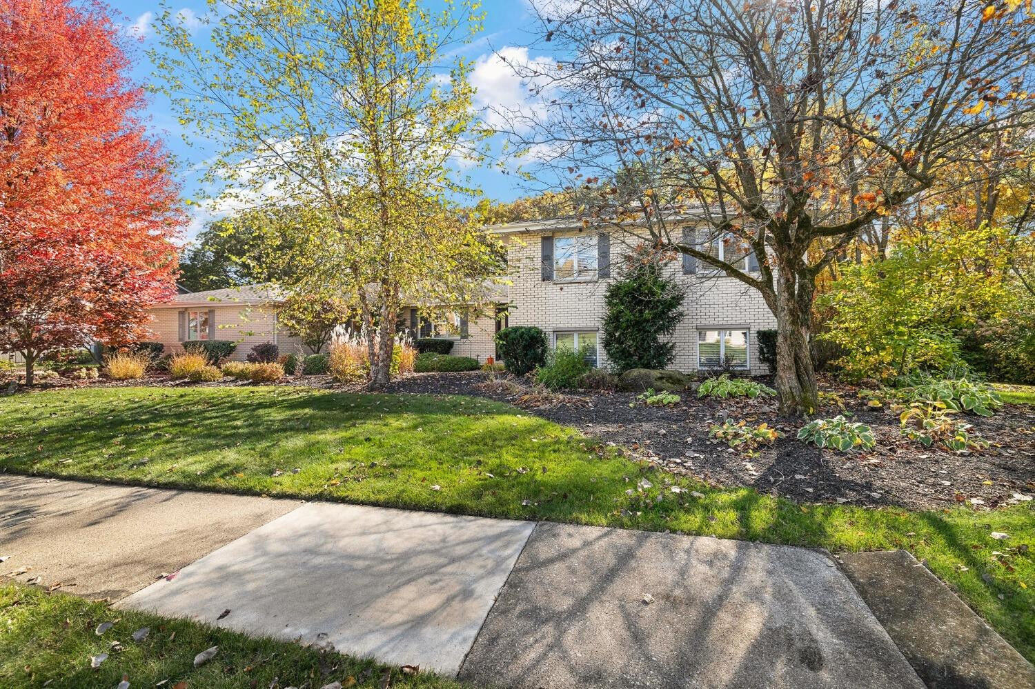 House for sale in Crown Point 1023 Greenview Drive, Crown Point, IN 46307