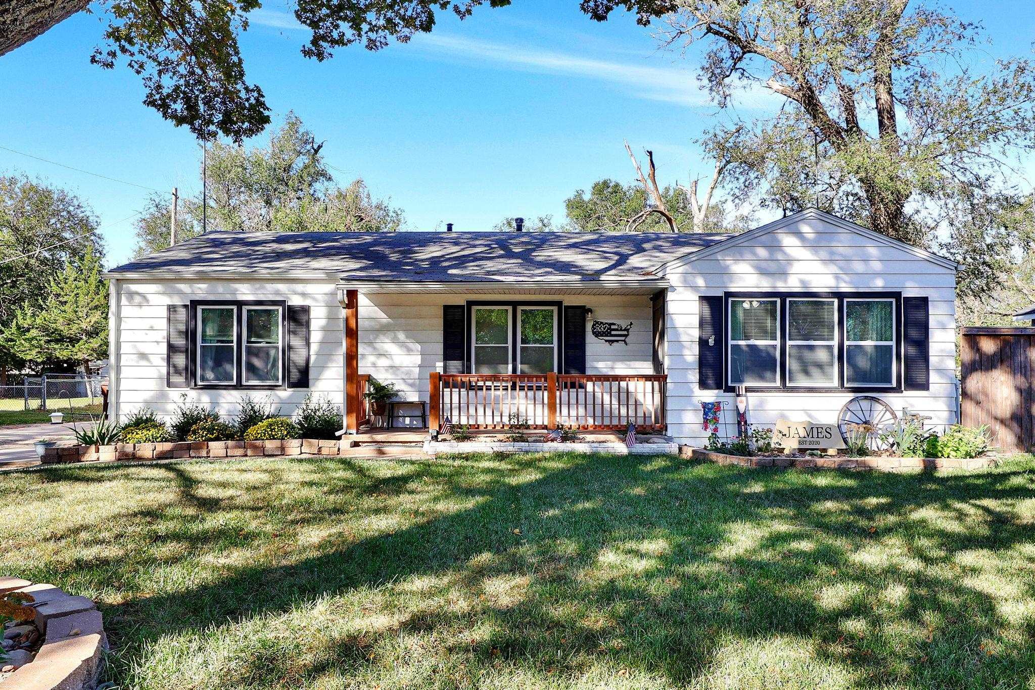 Property Photo:  537 N Anna St  KS 67212 