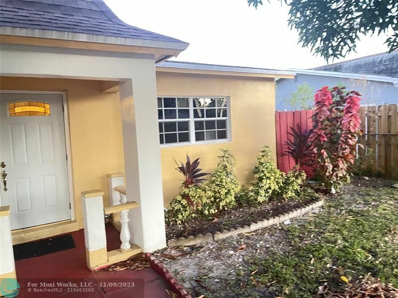 Property Photo:  881 SW 49th Way  FL 33068 