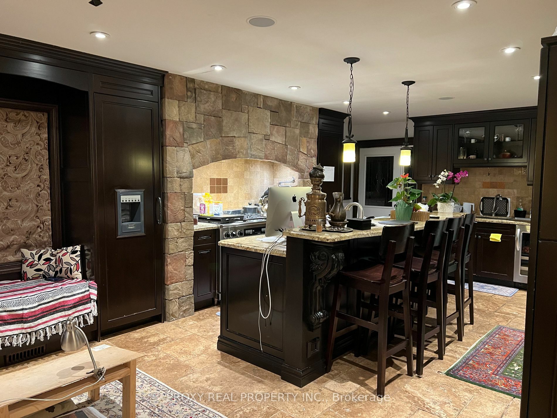 Property Photo: 39 McClellan Way N ON L4G5T7