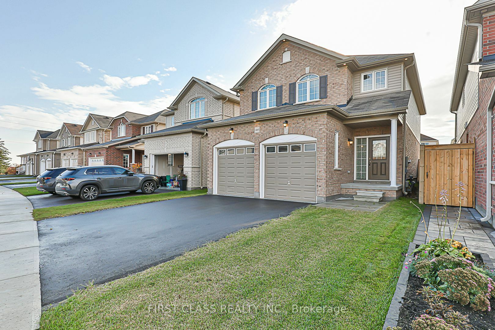 Property Photo: 1485 Dunedin Cres ON L1K8L7