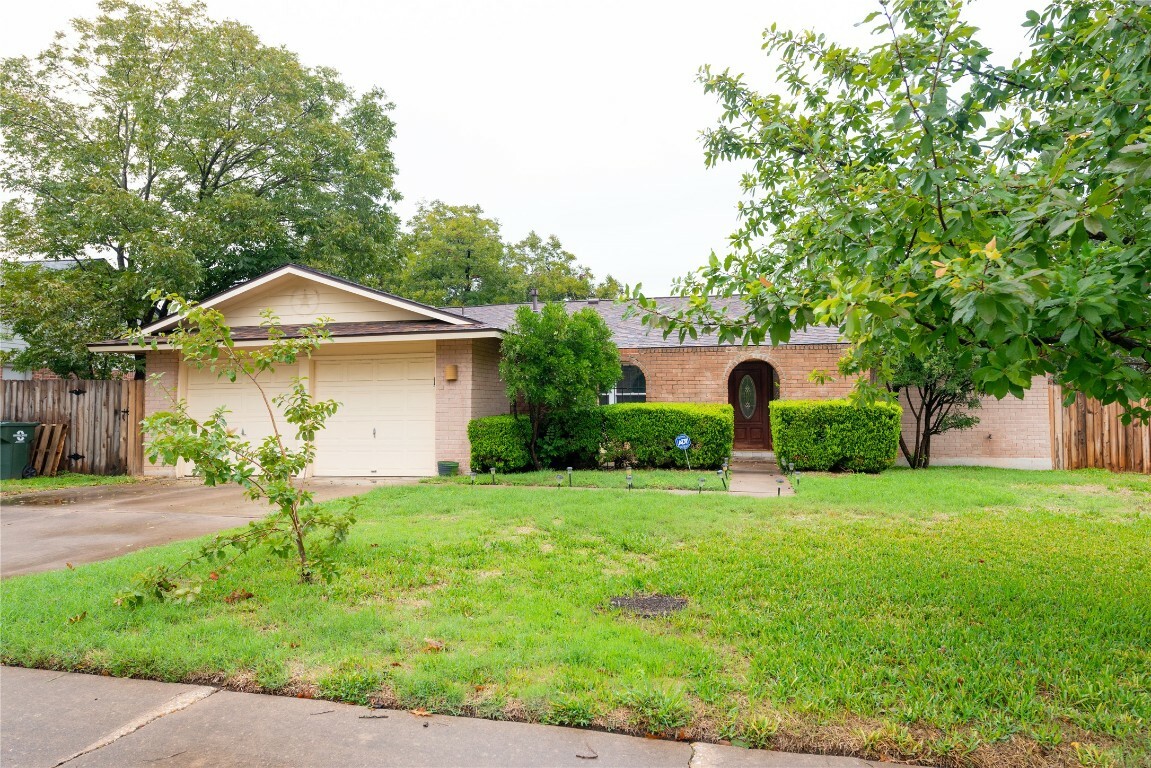Property Photo: 10906 Rustic Manor Lane TX 78750