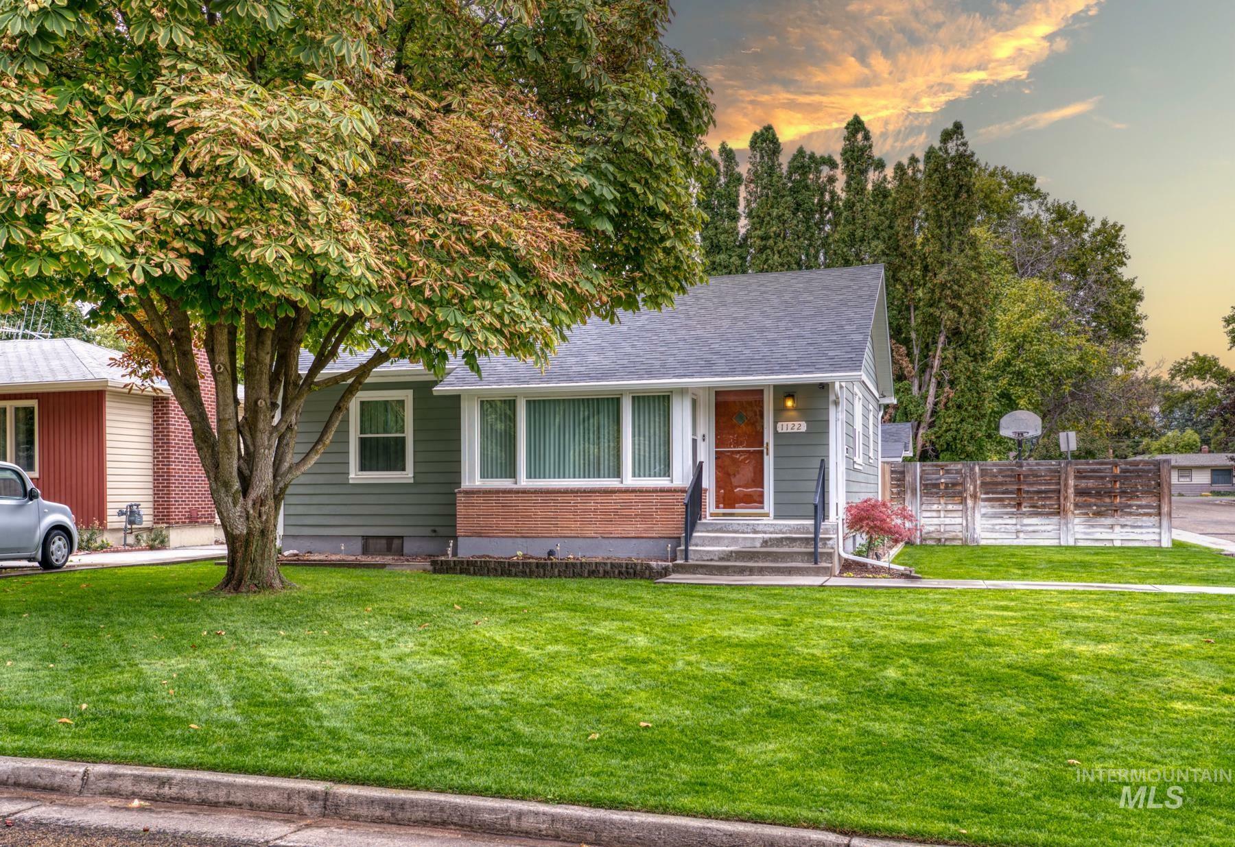 Property Photo: 1122 E Pine St. ID 83605