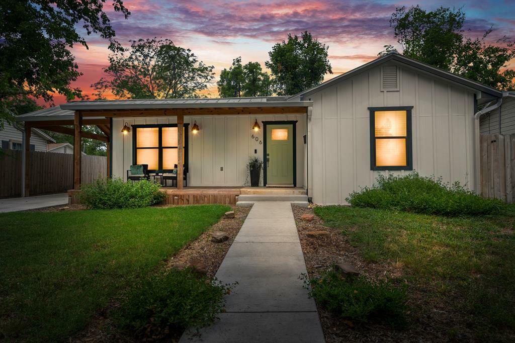 Property Photo:  606 Harper St  TX 78028 