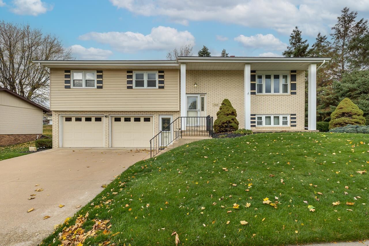 Property Photo:  1949 Judson Drive  IA 52001 