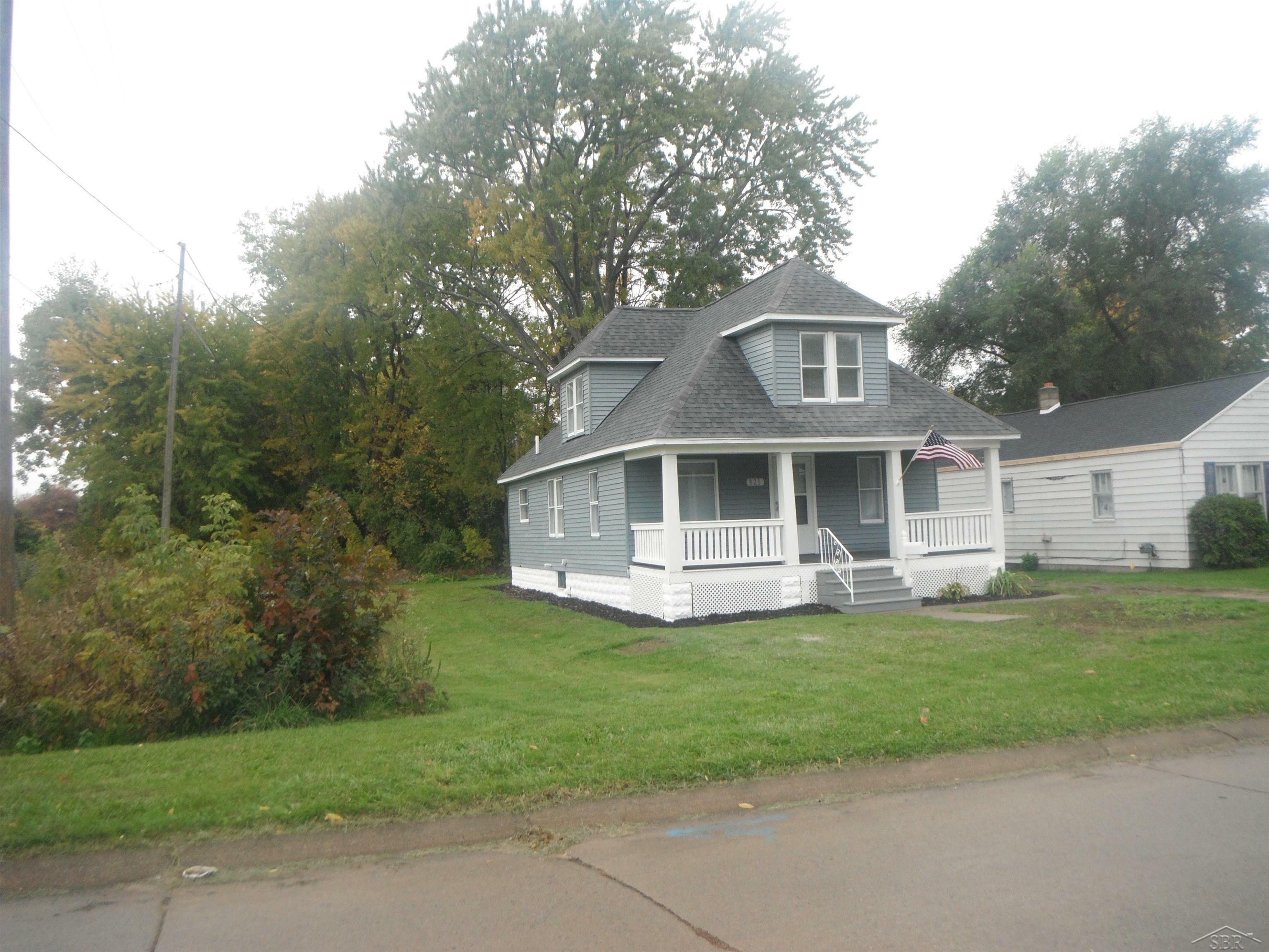 Property Photo:  821 Superior  MI 48602 