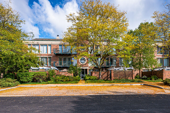 4030 Arbor Lane 303  Northfield IL 60093 photo