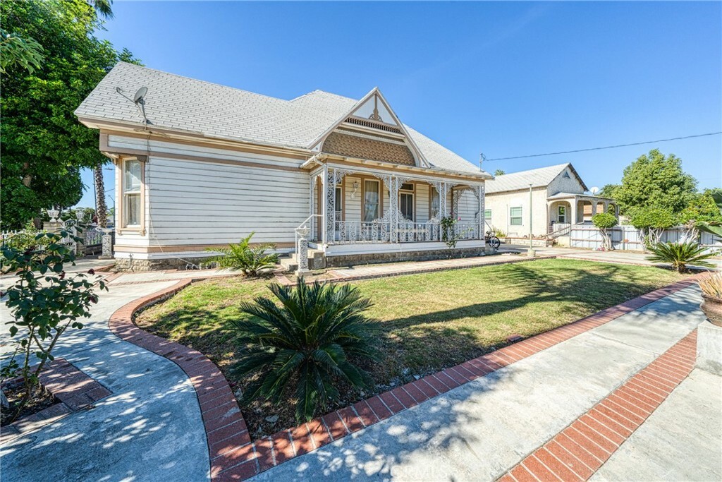 Property Photo: 185 E 11th Street CA 91766