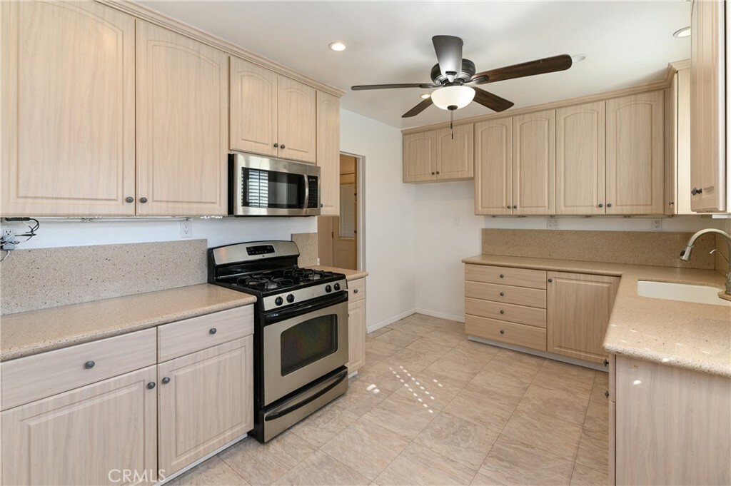 Property Photo:  10457 Hopland Street  CA 90706 