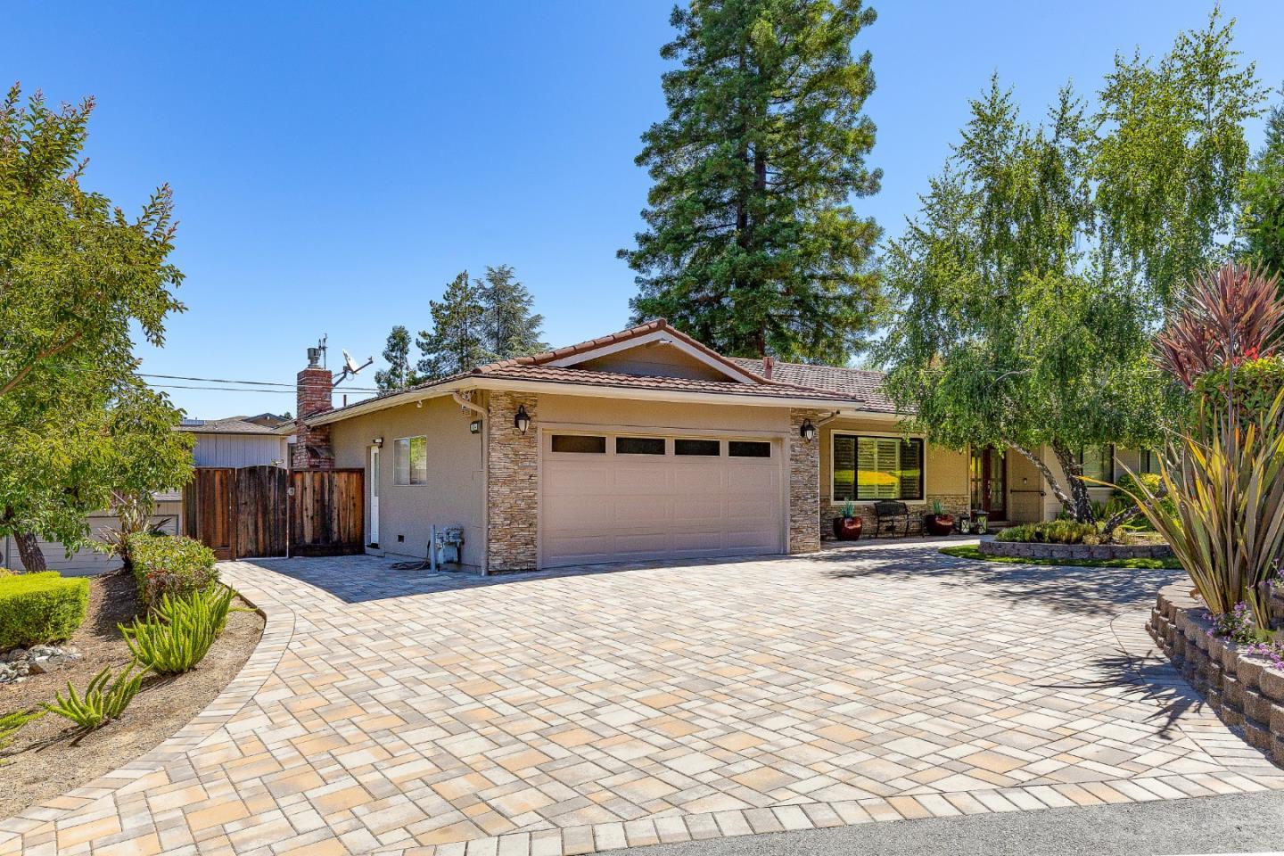 Property Photo: 624 California Way CA 94062