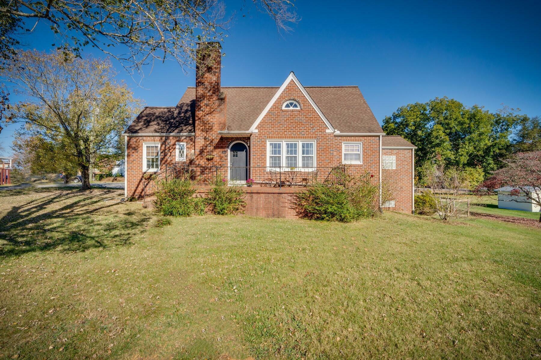 Property Photo:  303 Grandview Street  TN 37642 