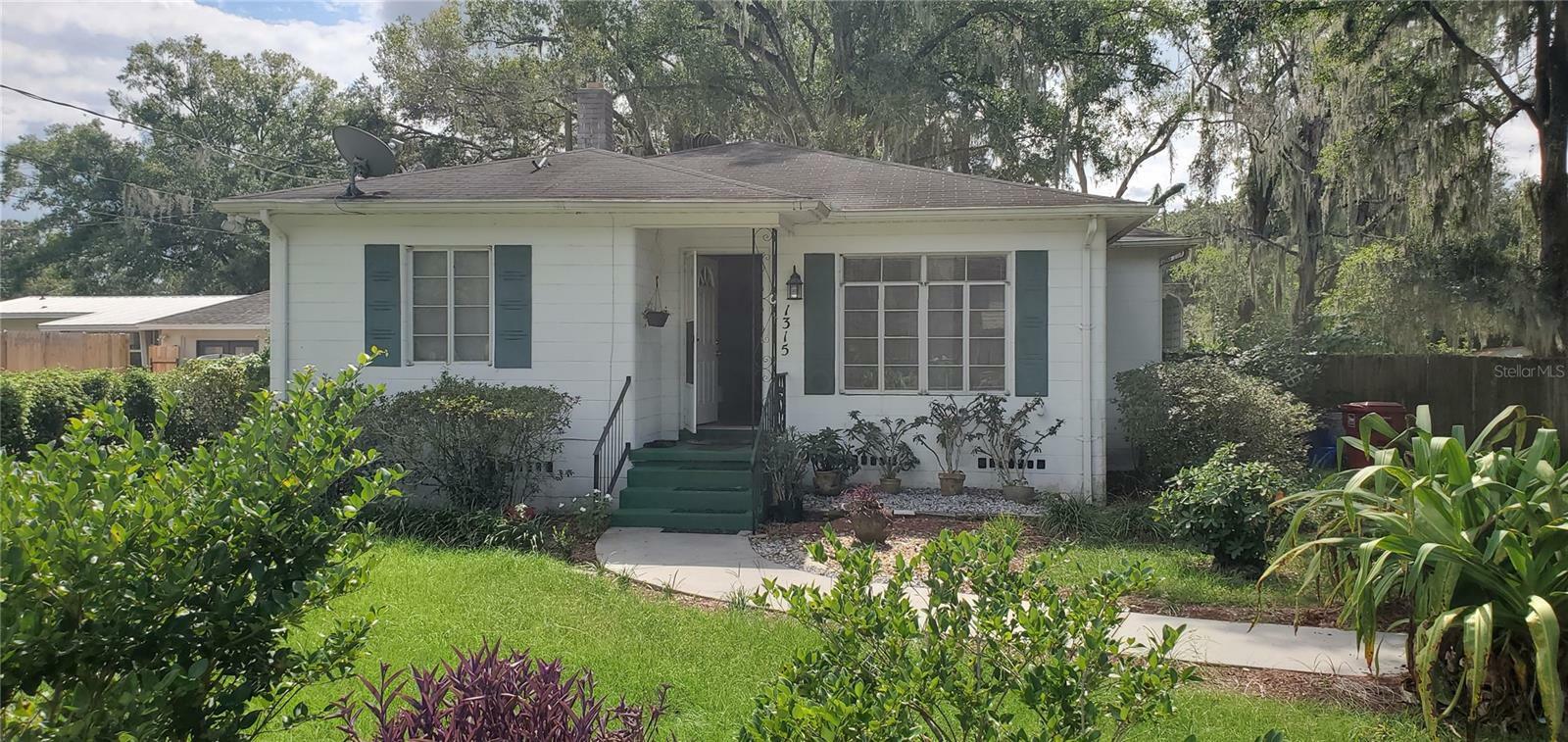 Property Photo:  1315 E Tomlin Street  FL 33563 