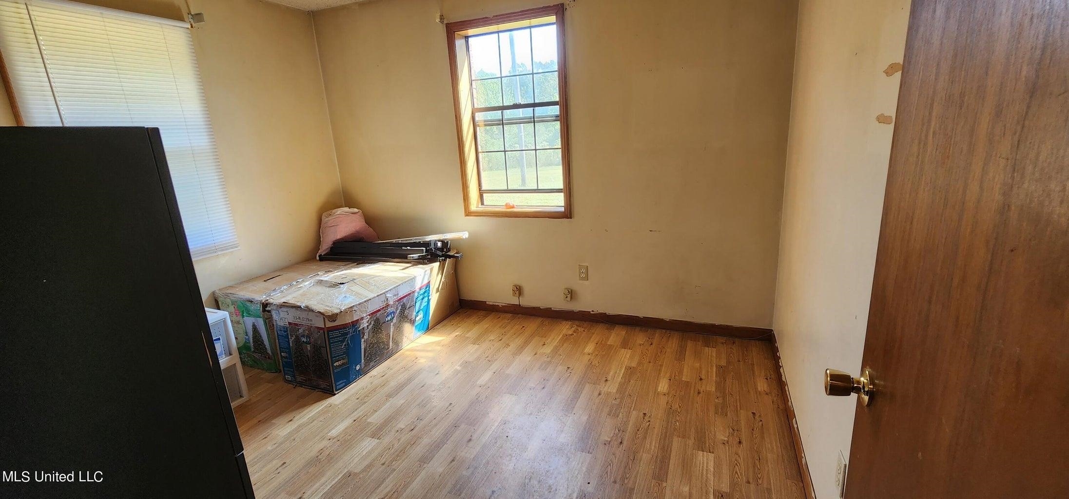 Property Photo: 5709 Peyton Rd Rd MS 38618