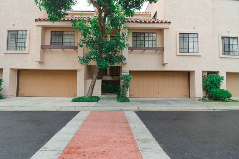 Property Photo: 10916 Seville Court 48 CA 92840