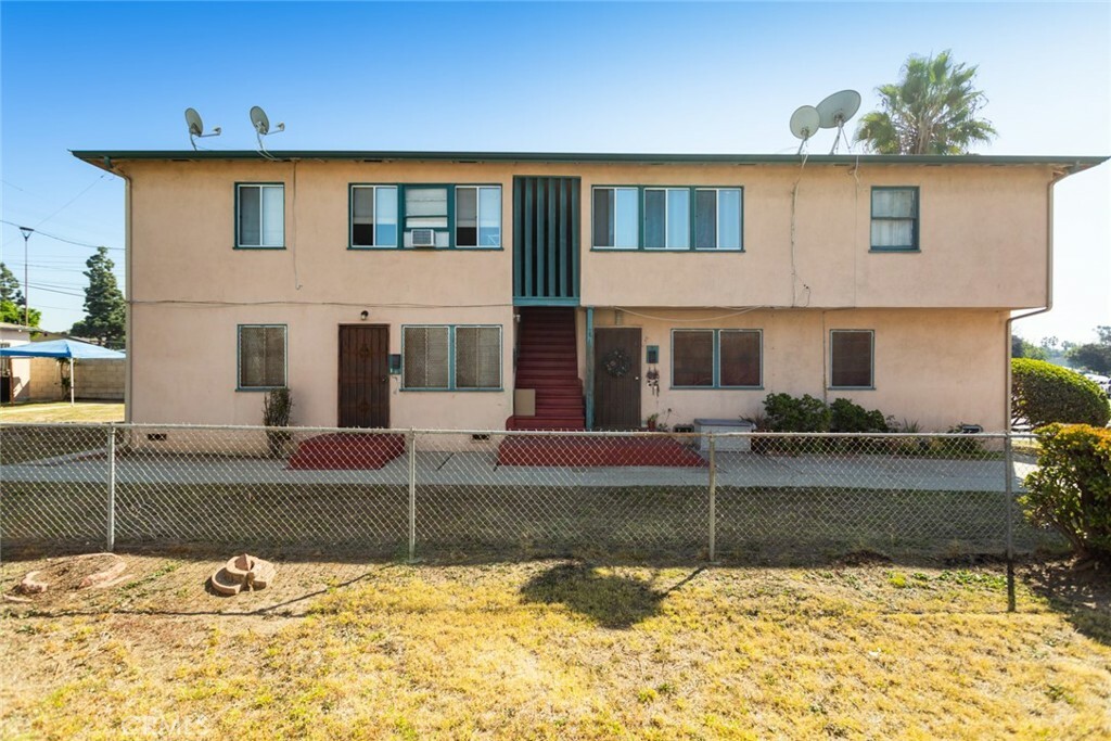 Property Photo:  11542 Simms Avenue  CA 90303 