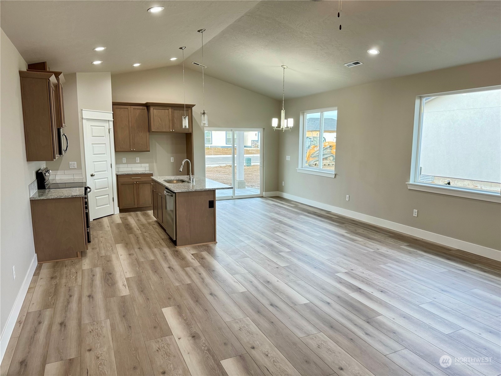 Property Photo: 925 Q Street SW WA 98848