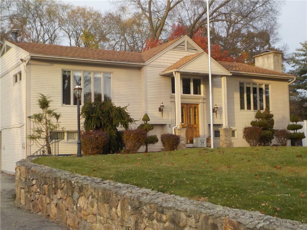 Property Photo: 6 Lladnar Dr RI 02865