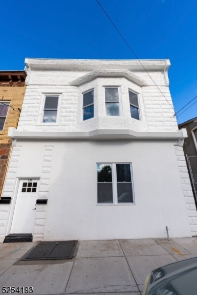 Property Photo:  537 E Jersey St  NJ 07206 