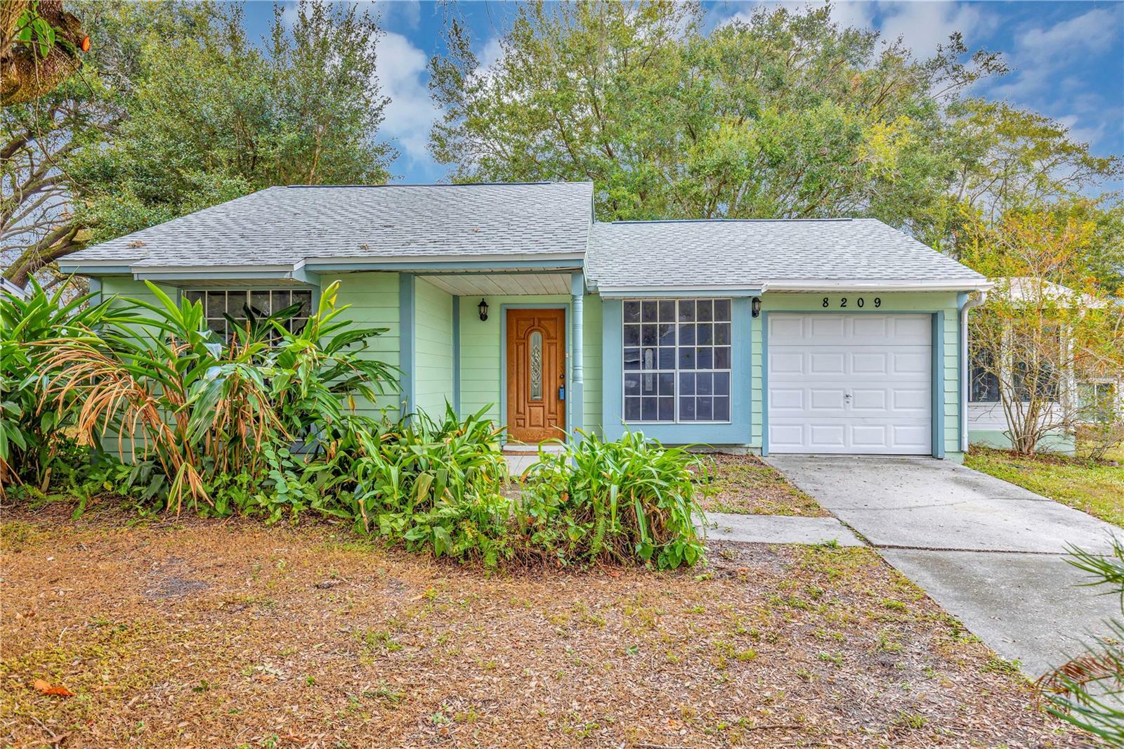 Property Photo:  8209 Steamboat Lane  FL 33637 