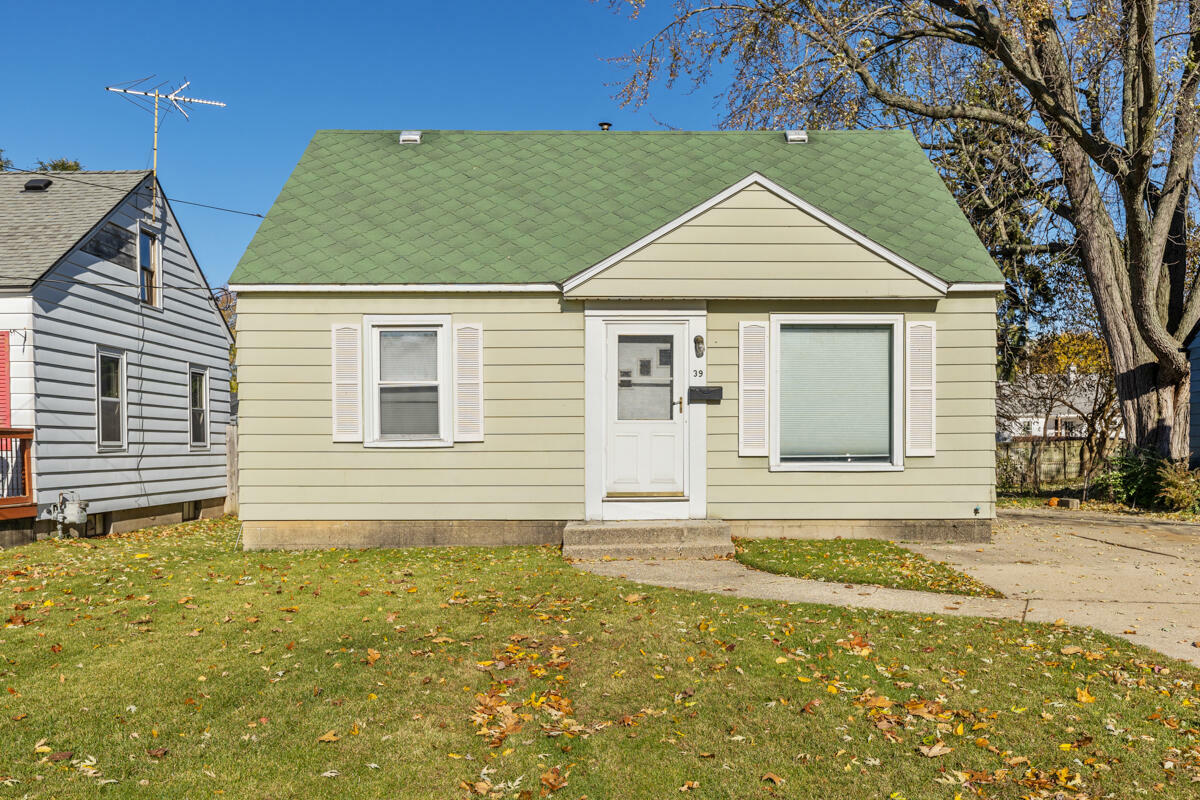 Property Photo:  39 Bellevue Street SW  MI 49548 