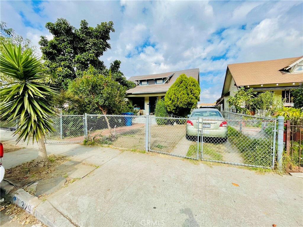 Property Photo:  329 E 60th Street  CA 90003 