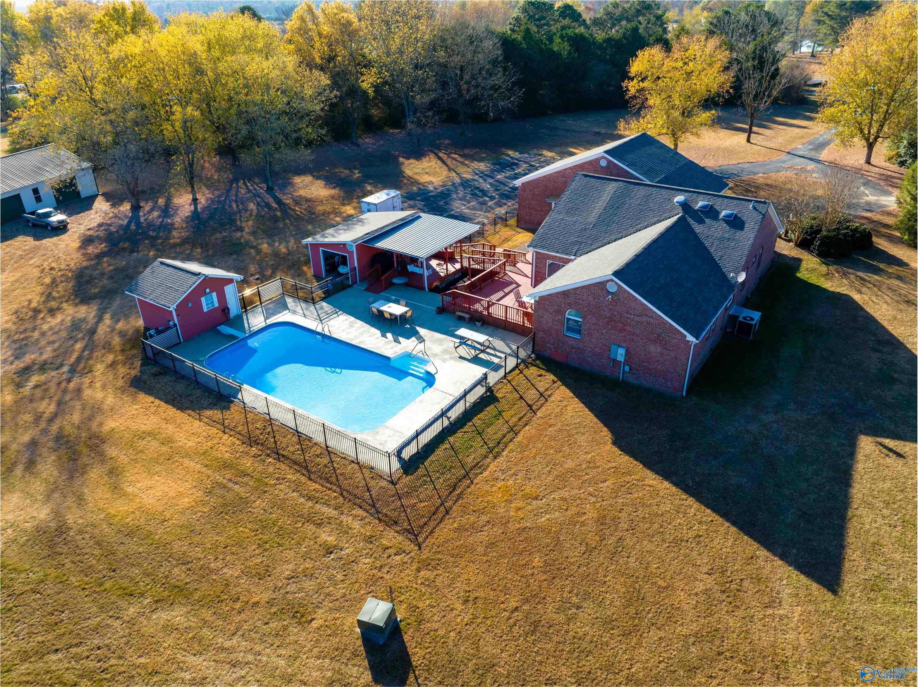 Property Photo: 381 County Road 72 AL 35986