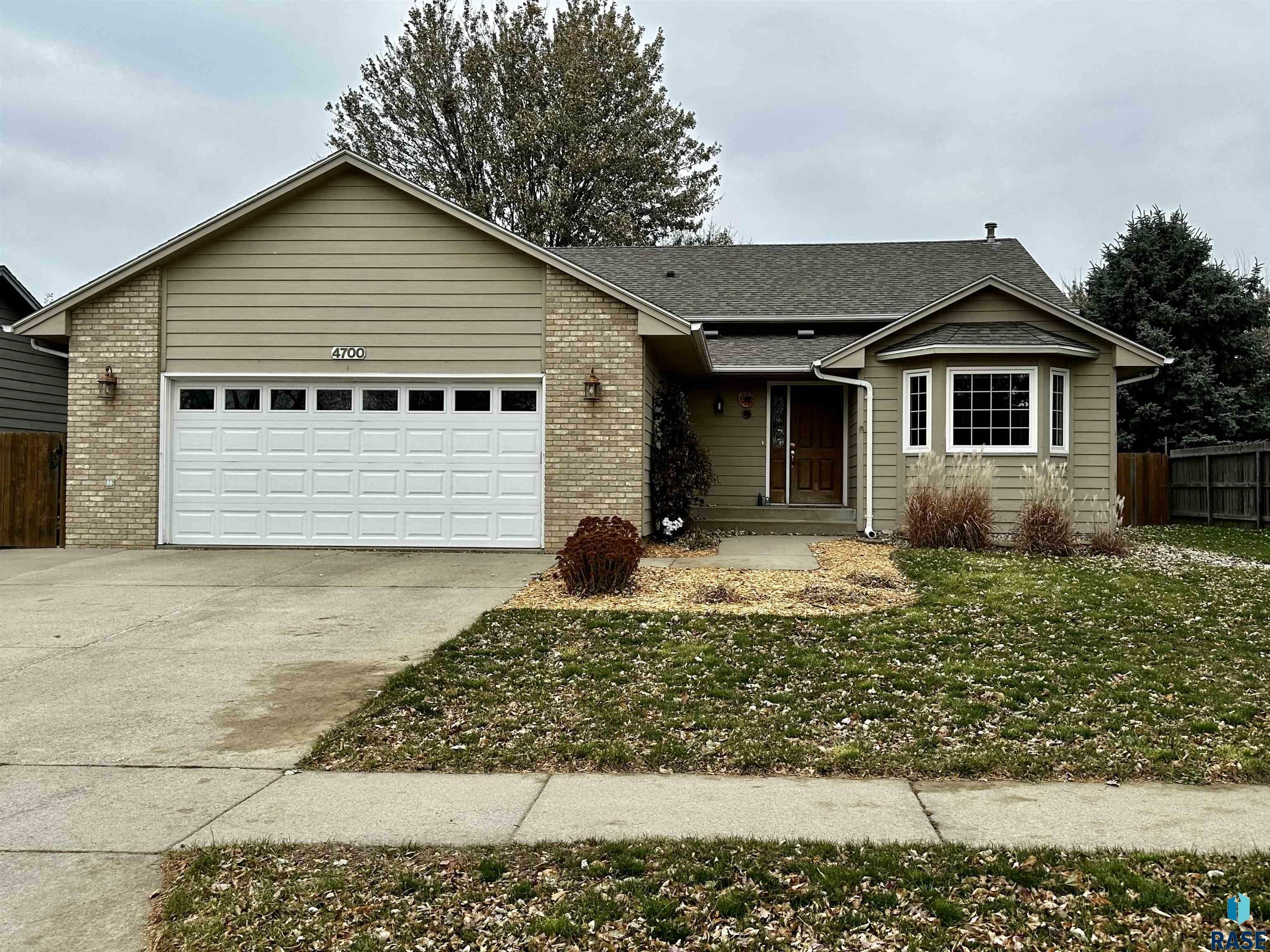 Property Photo:  4700 E Belmont St  SD 57110 