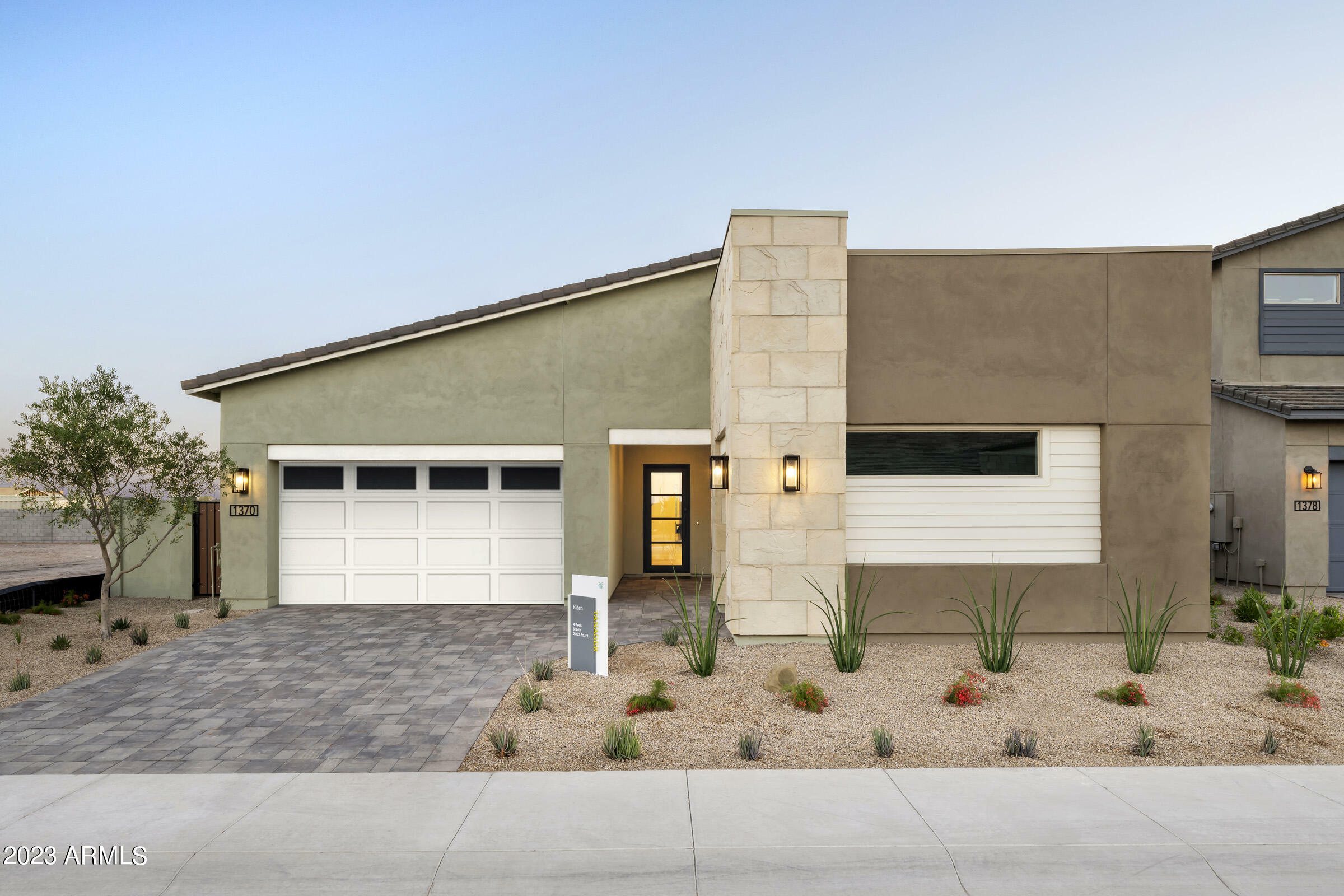 Property Photo: 1370 E Narrowleaf Drive AZ 85298