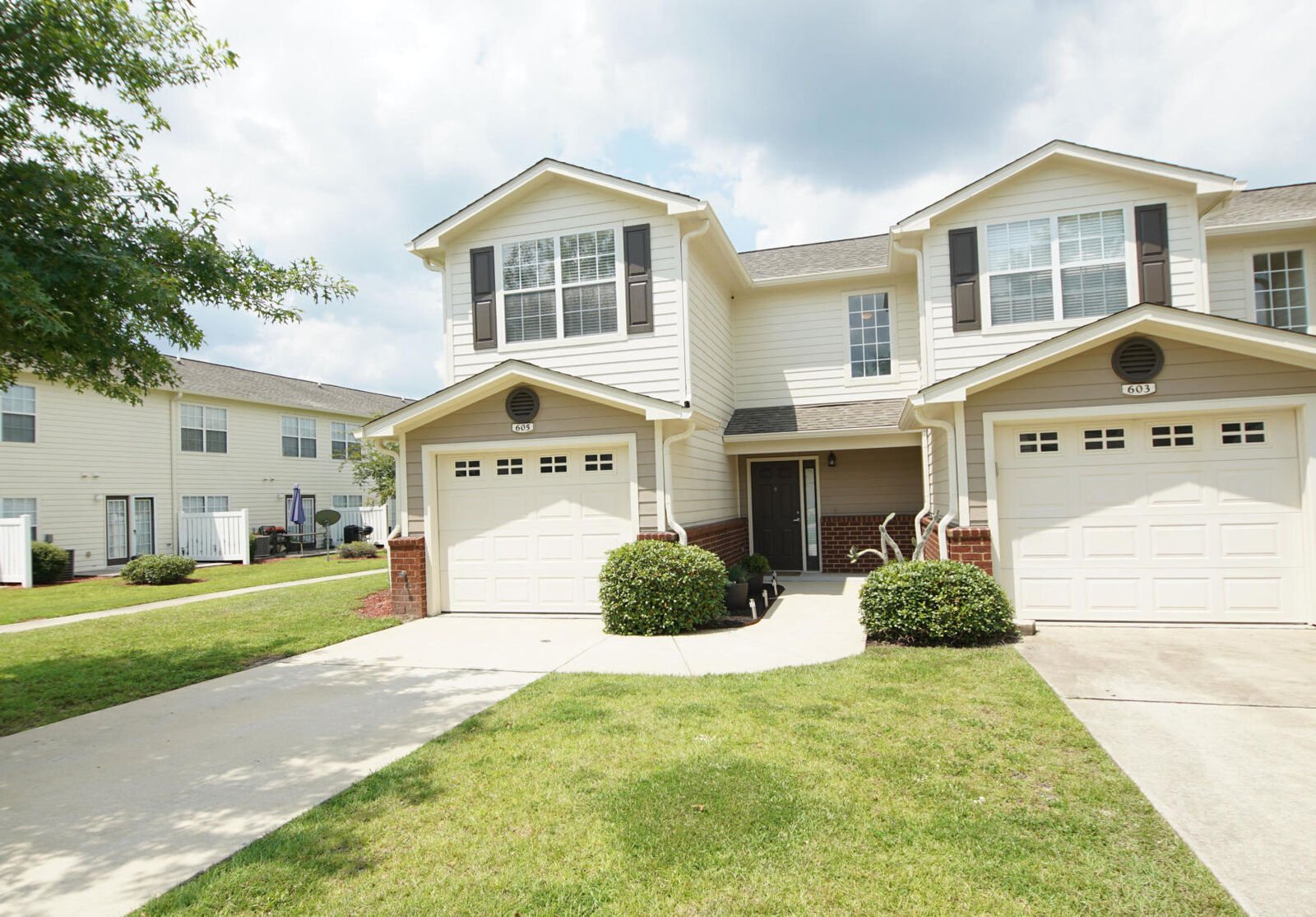 Property Photo: 605 Wingspan Way FL 32536