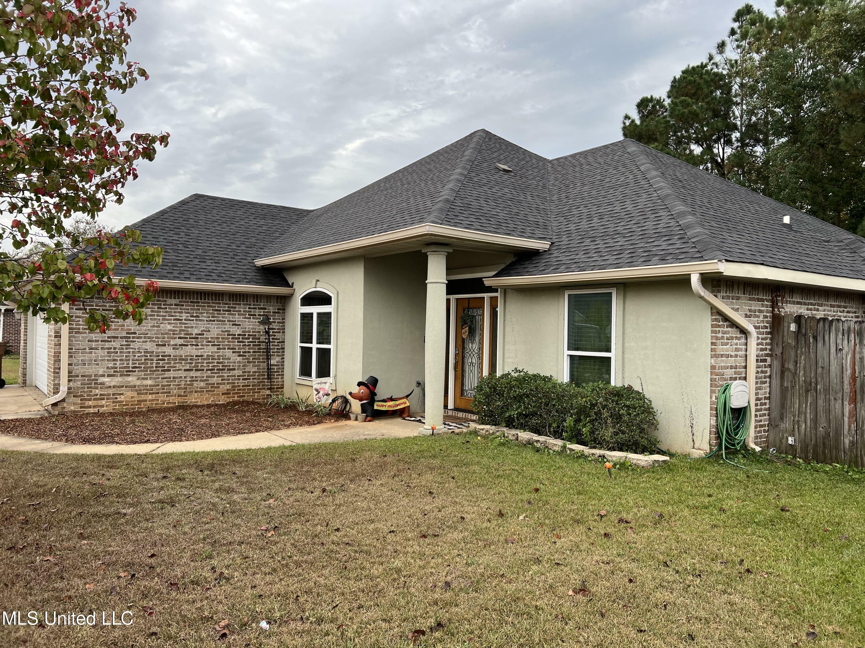 Property Photo:  438 Pinecrest Circle  MS 39560 