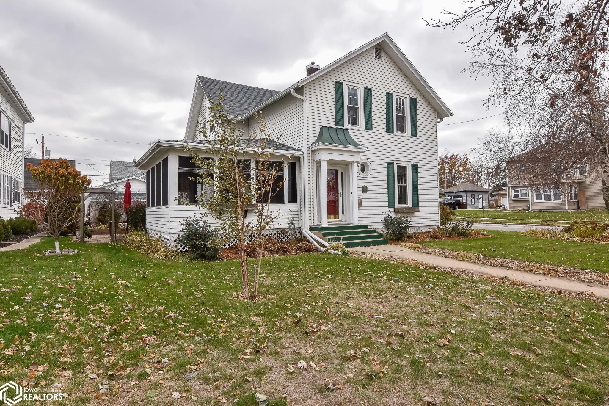 Property Photo:  712 W Main Street  IA 50158 