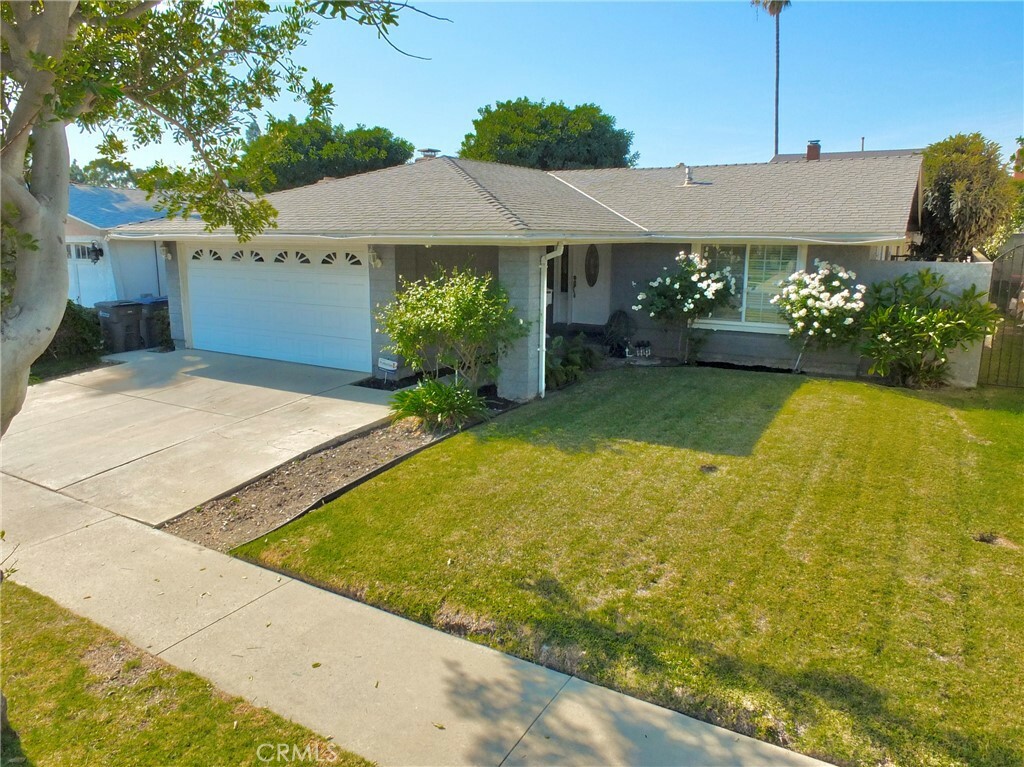 Property Photo: 20021 Radlett Avenue CA 90746