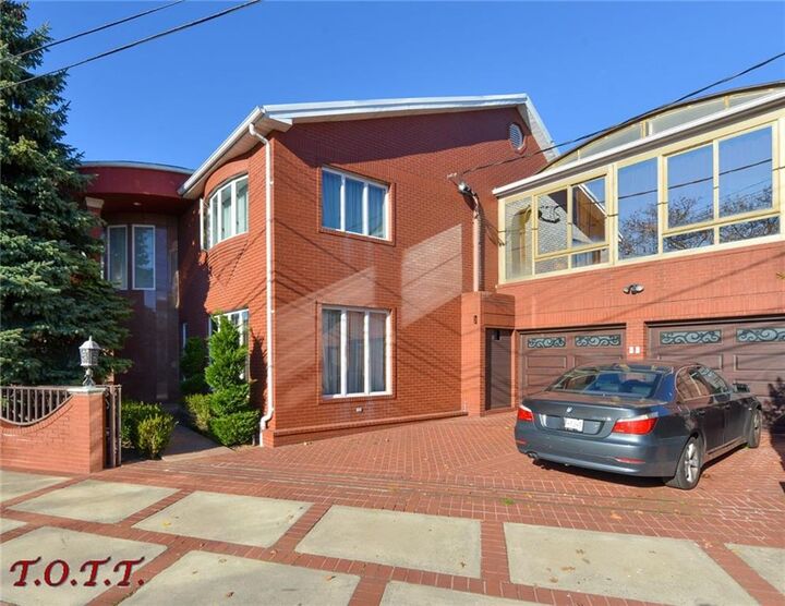 Property Photo:  2759 Whitman Drive  NY 11234 