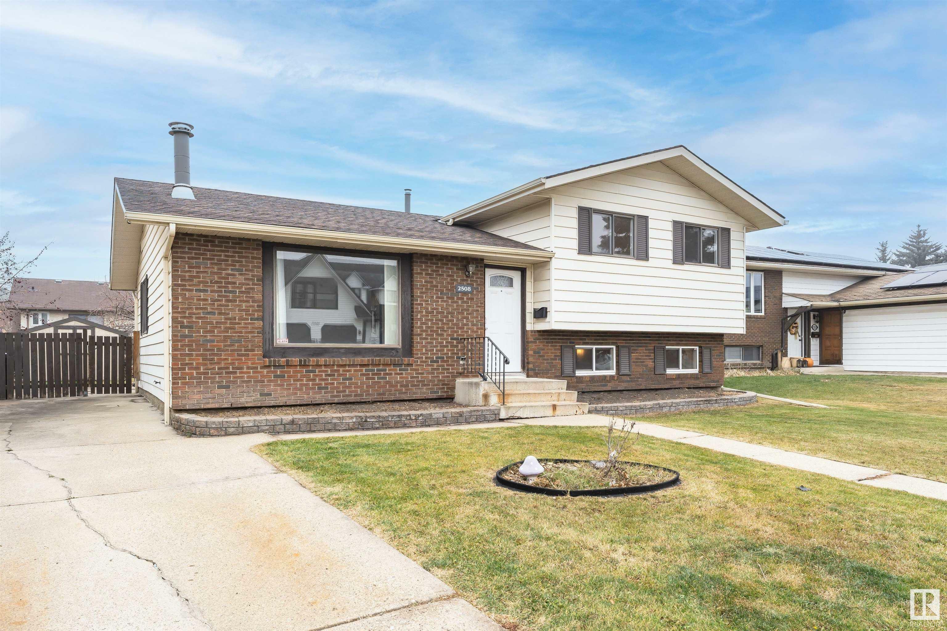 Property Photo: 2508 106 Street AB T6J4R8